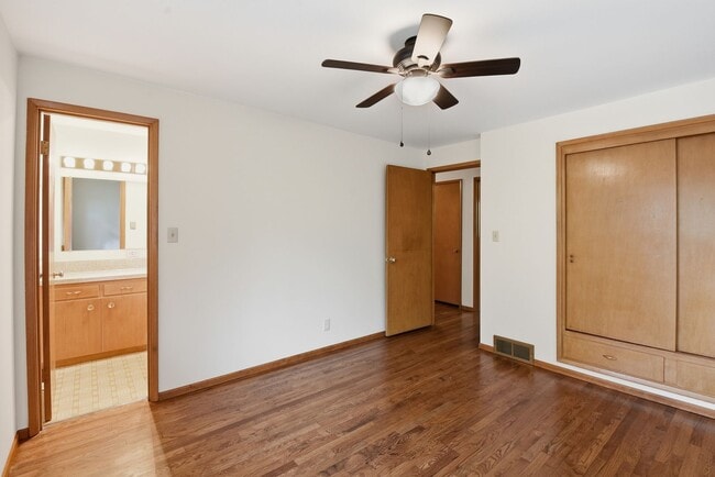 Building Photo - 3bd/2ba Bellevue Home