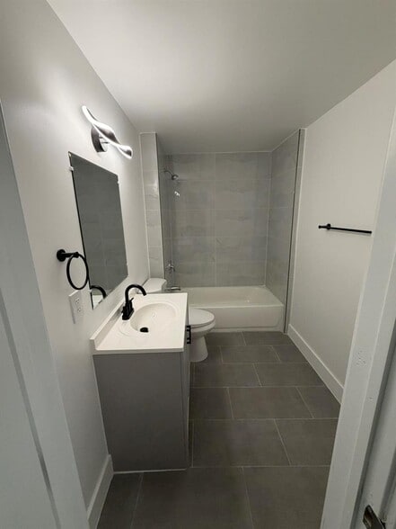 Building Photo - 1131 S N St