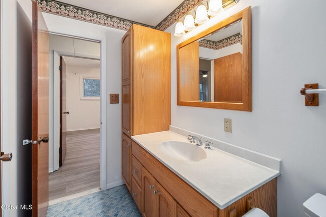 Building Photo - 4 Sugarbush Rd