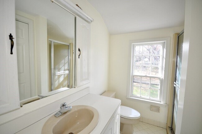 Building Photo - 15 Seaborn Pl