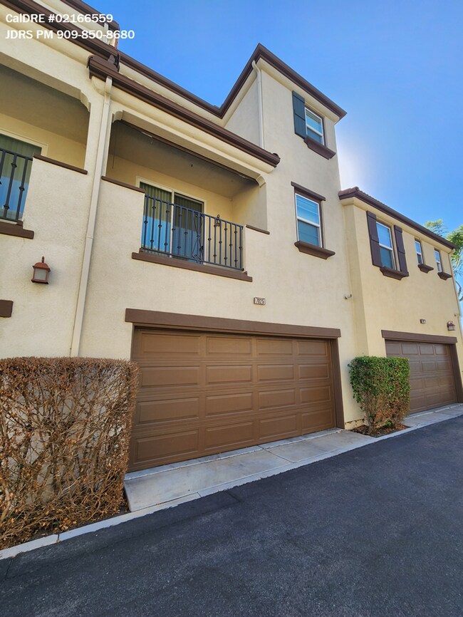 Building Photo - Chino 1 Bedroom Townhouse