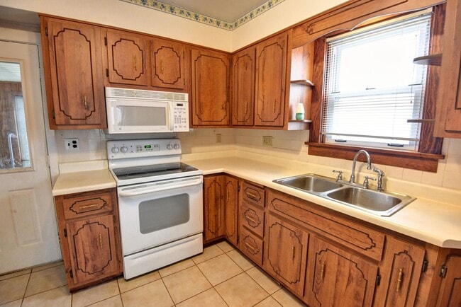 Building Photo - Single-Family Home for Rent in Greensburg, PA