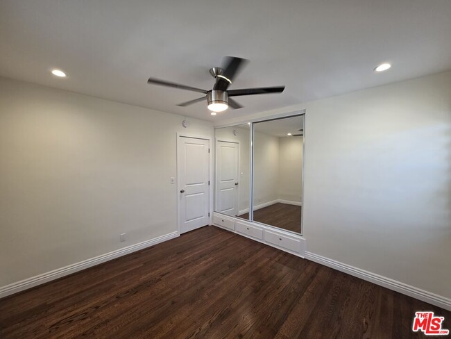 Building Photo - 102 Gaviota Ave