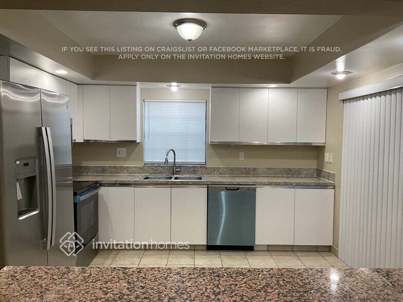 Building Photo - 2703 SW 5th St