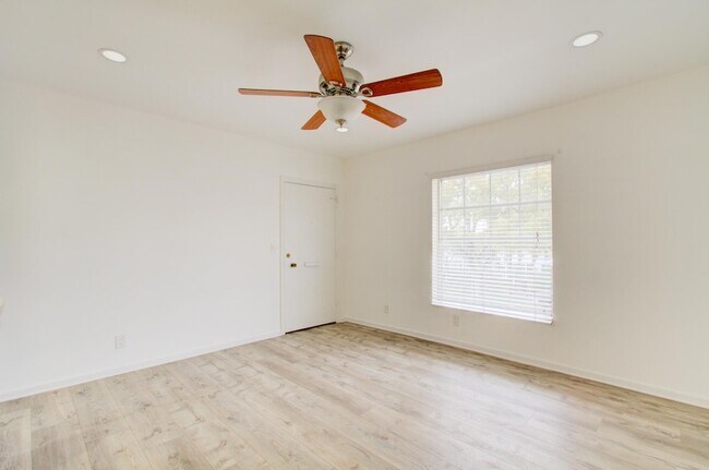 Building Photo - 2260 NE 67th St