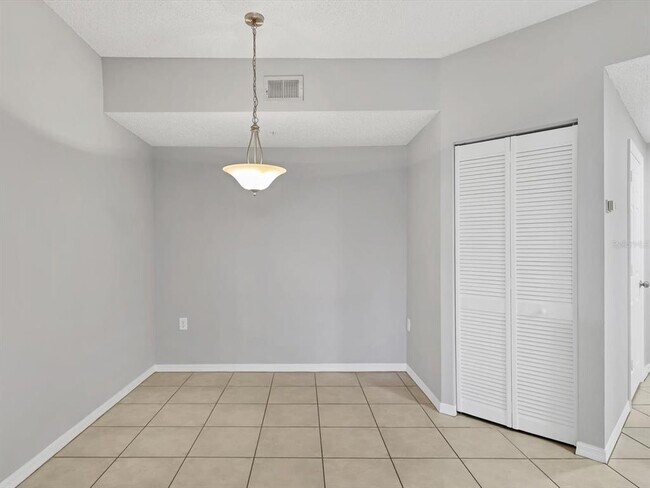 Building Photo - 5551 Bentgrass Dr