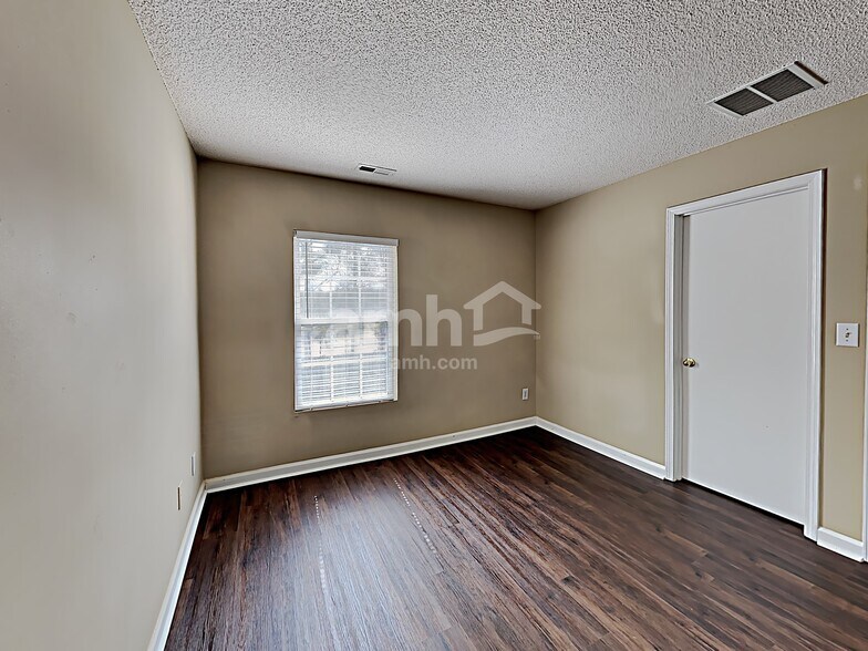 Building Photo - 116 N Honey Springs Ave