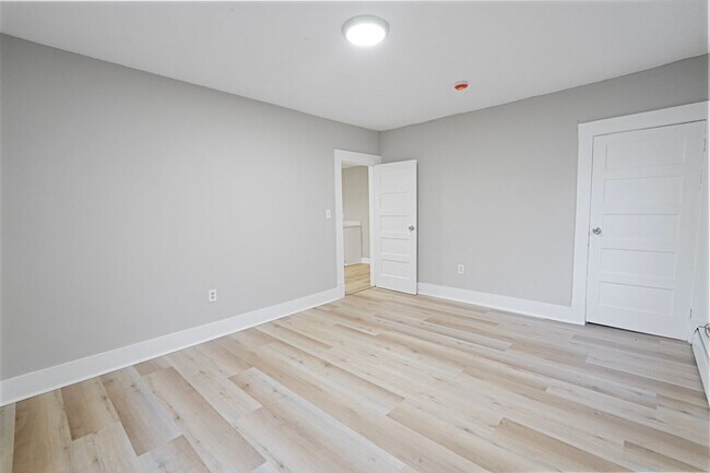 Building Photo - 175 School St