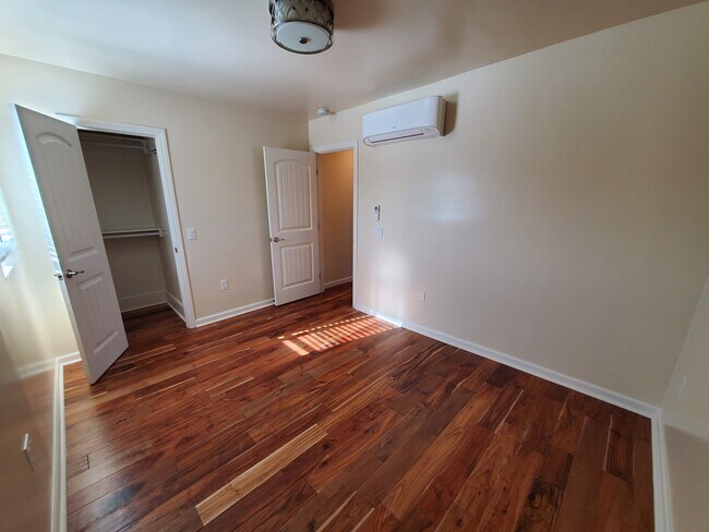 Building Photo - 1007 Orange Ave