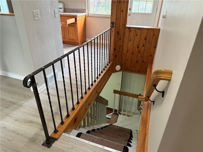 Building Photo - 300 Taylor St