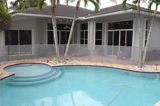 Building Photo - 870 Reflection Ln