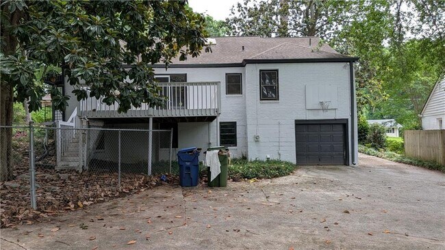 Building Photo - 4300 Rickenbacker Way NE