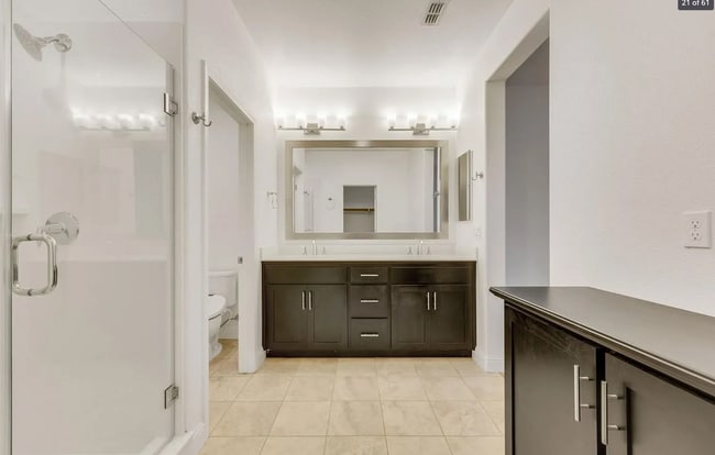 Building Photo - 3 bedroom | 3.5 bathroom | Davis Single Fa...