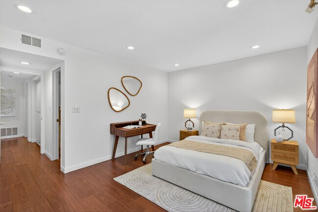 Building Photo - 1920 Pandora Ave