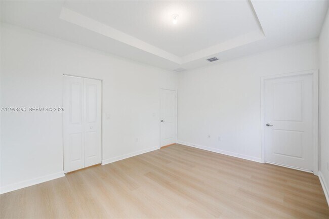 Building Photo - 640 NE 207th St