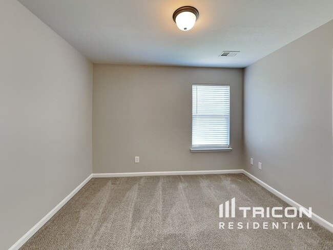 Building Photo - 303 Stonewood Crossing Dr