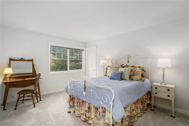 Building Photo - Spacious 5-Bedroom Home with Backyard Oasi...