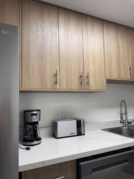 Building Photo - 2875 N Los Felices Rd