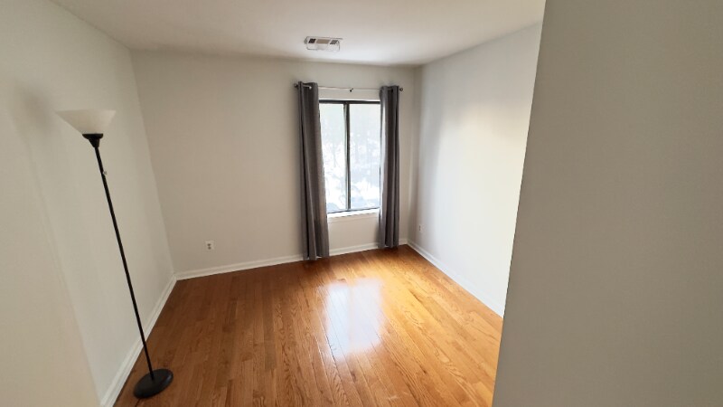 Building Photo - 2815 Lee Oaks Ct