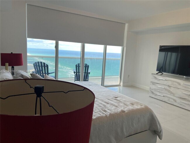 Building Photo - 1830 S Ocean Dr