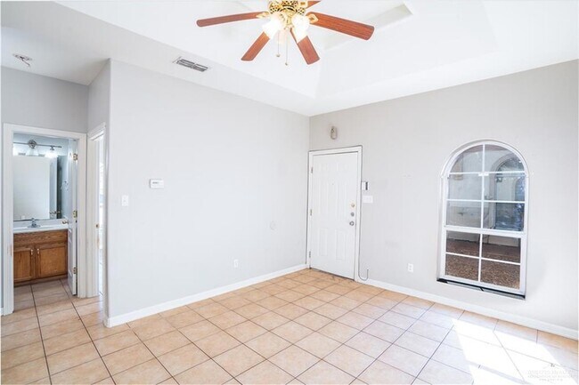 Building Photo - 604 Buena Vista Dr