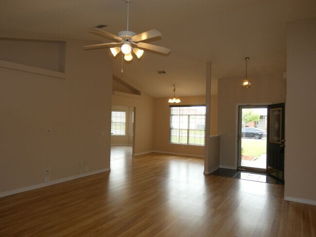 Building Photo - 3 Bedroom Home Near NAS Pensacola