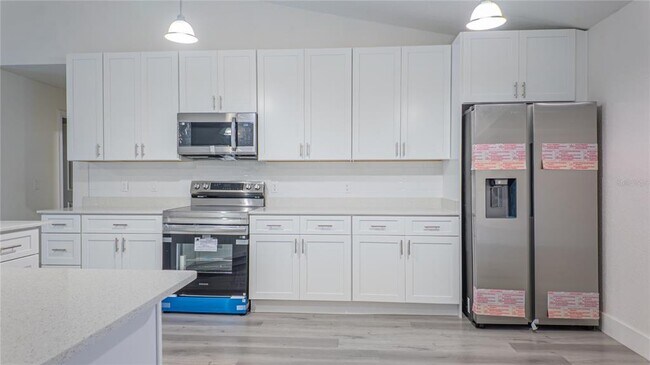 Building Photo - 4395 NE 33rd Ave