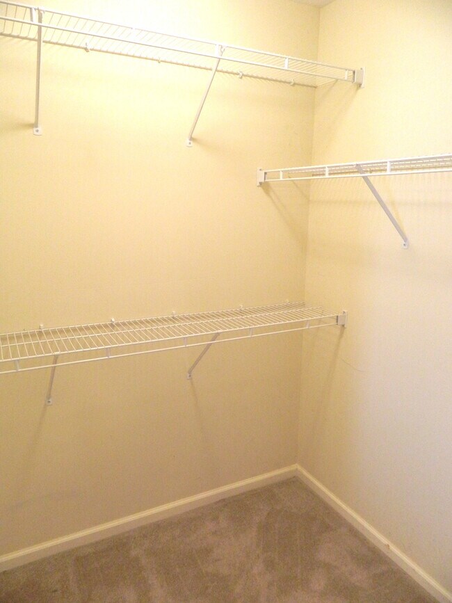 Building Photo - 1087 Waltons Pass