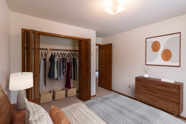 Fargo, ND Huntington Apartments | Bedroom - Huntington