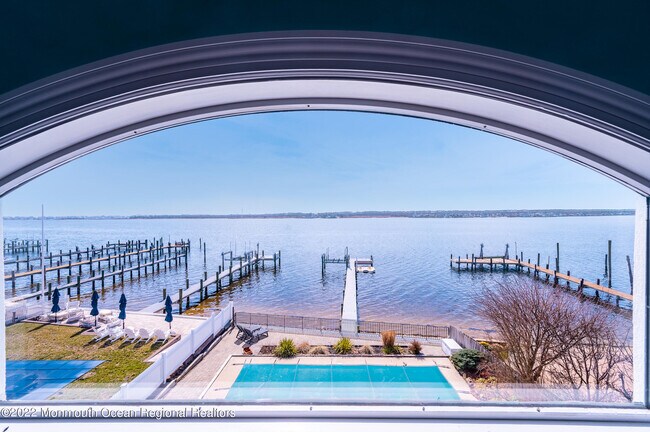 Building Photo - 709 Princeton Ave