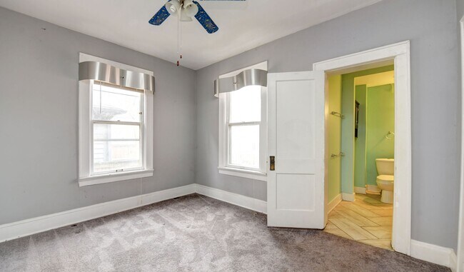 Building Photo - Charming 2-Bedroom Duplex in Franklin Park