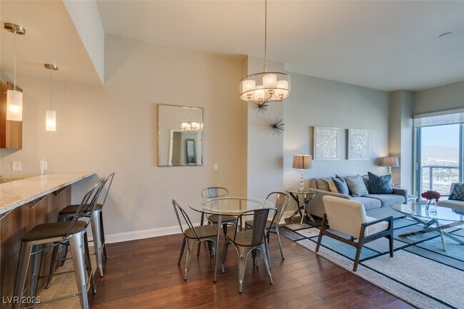 Building Photo - 150 S Las Vegas Blvd