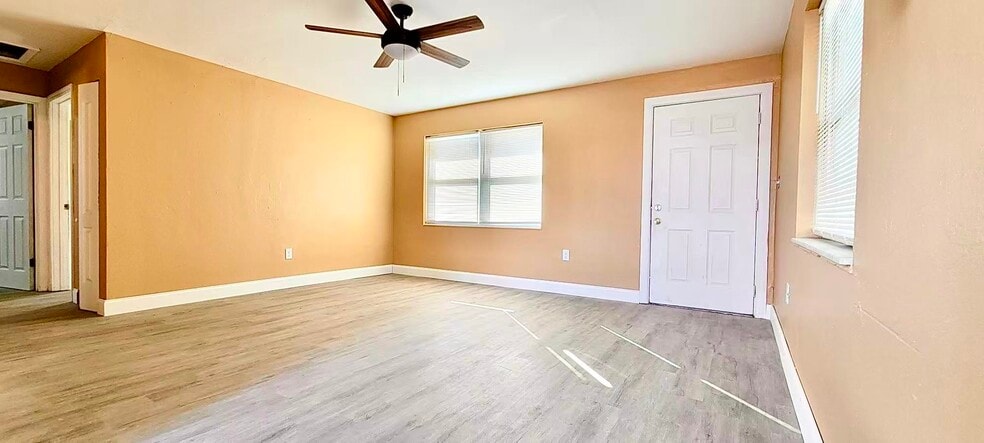 Building Photo - 2408 Linhart Ave