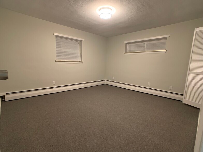 Building Photo - 10 Commonwealth Ct