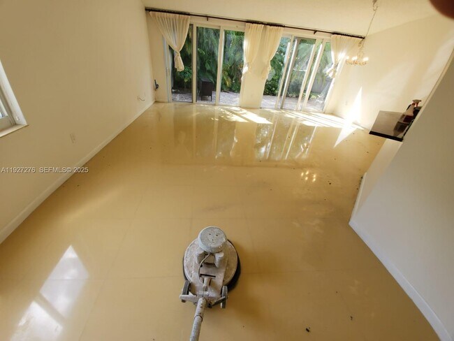 Building Photo - 10136 NW 43rd Terrace