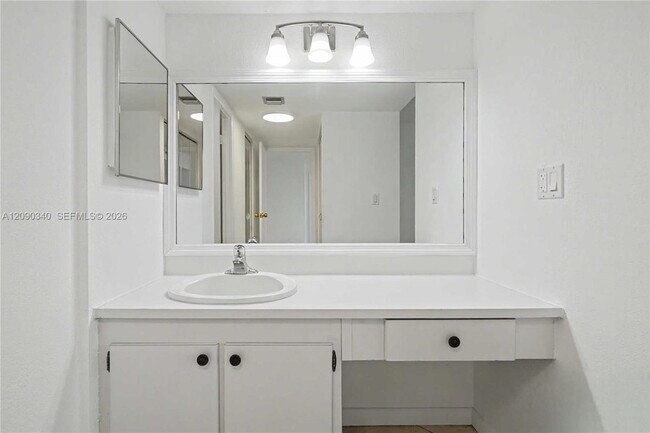 Building Photo - 20335 W Country Club Dr