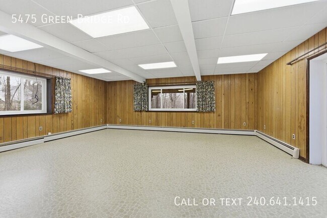 Building Photo - 5475 Green Bridge Rd