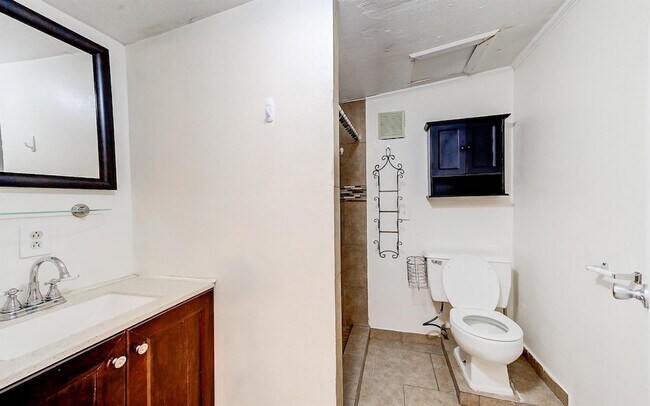 Building Photo - 3905 Billingsley St