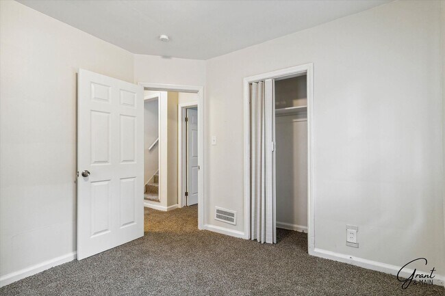 Building Photo - $1,300/month - 3 Bed 1 Bath in Detroit