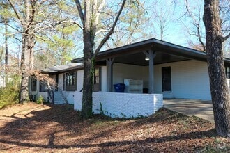 Building Photo - Large Family Home Pell City, AL