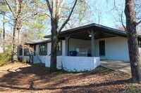 Building Photo - Large Family Home Pell City, AL