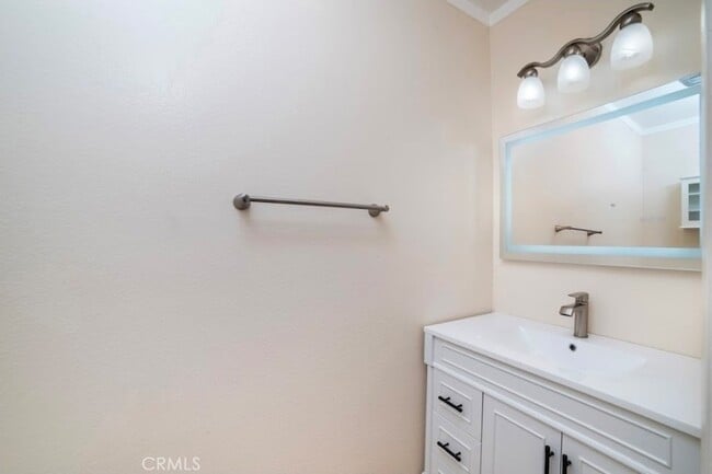 Building Photo - 3868 Chelsea Dr