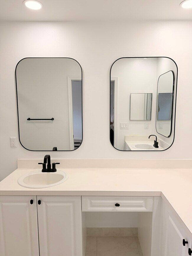 Building Photo - 3102 Coral Ridge Dr