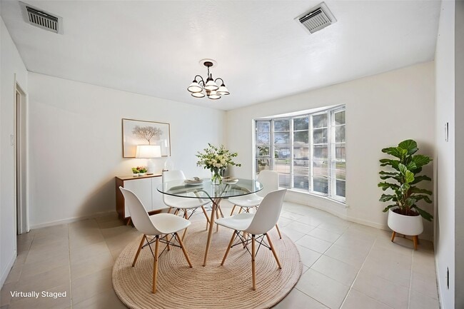Building Photo - 10815 Montverde Ln