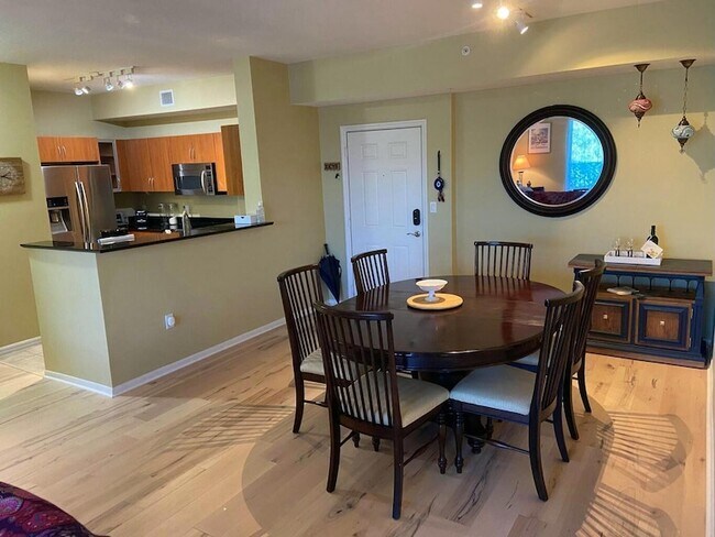 Building Photo - 802 W Windward Way