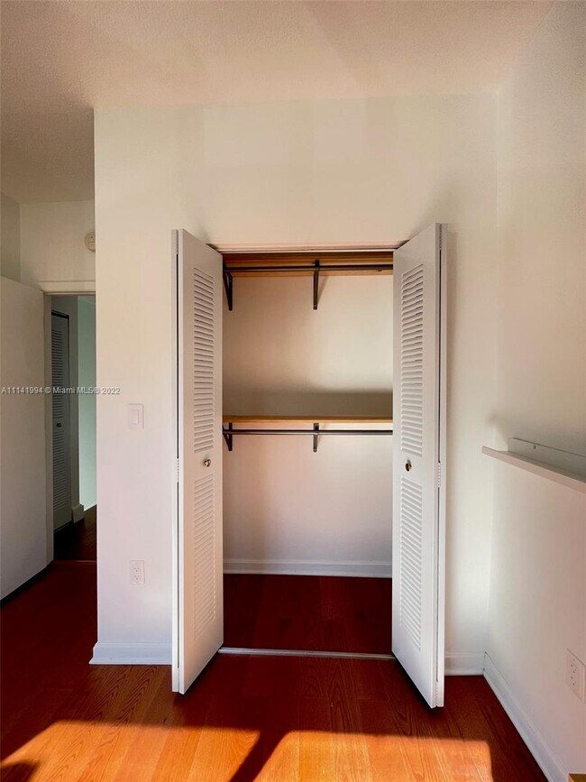 Building Photo - 1525 SW 9th St