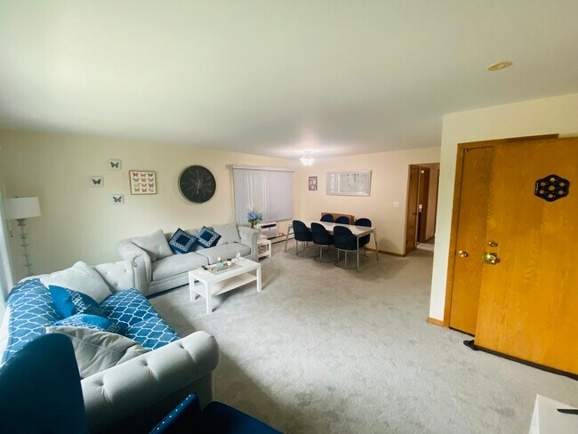 Building Photo - 6217 W Huntington St