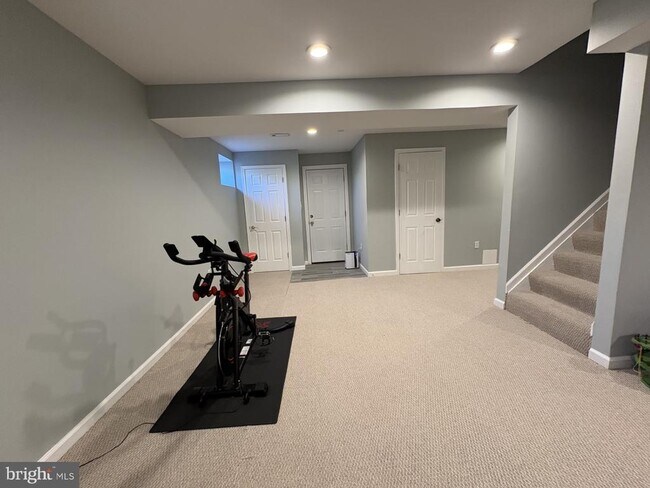 Building Photo - 9926 Tartan Ct