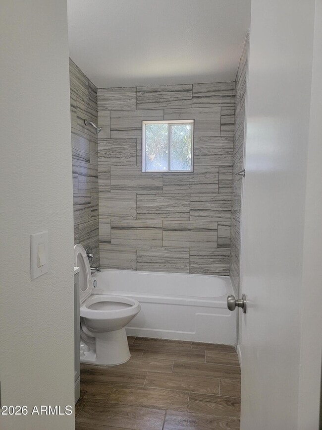 Building Photo - 204 N Standage
