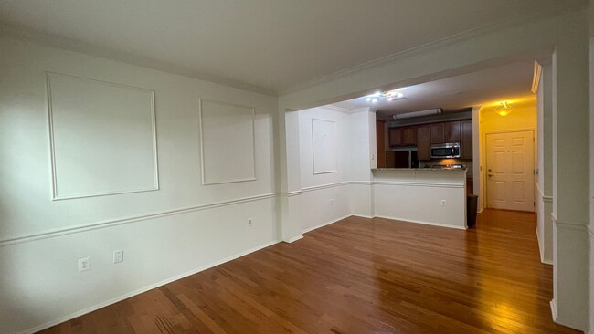 Building Photo - Lavish 1 BR/ 1 BA Condo in Bethesda!